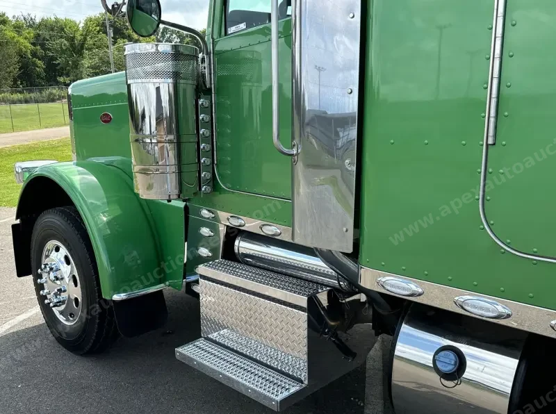 2021 Peterbilt 389 photo 9