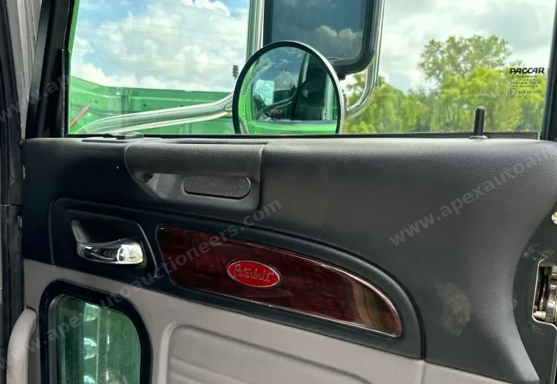 2021 Peterbilt 389 photo 57
