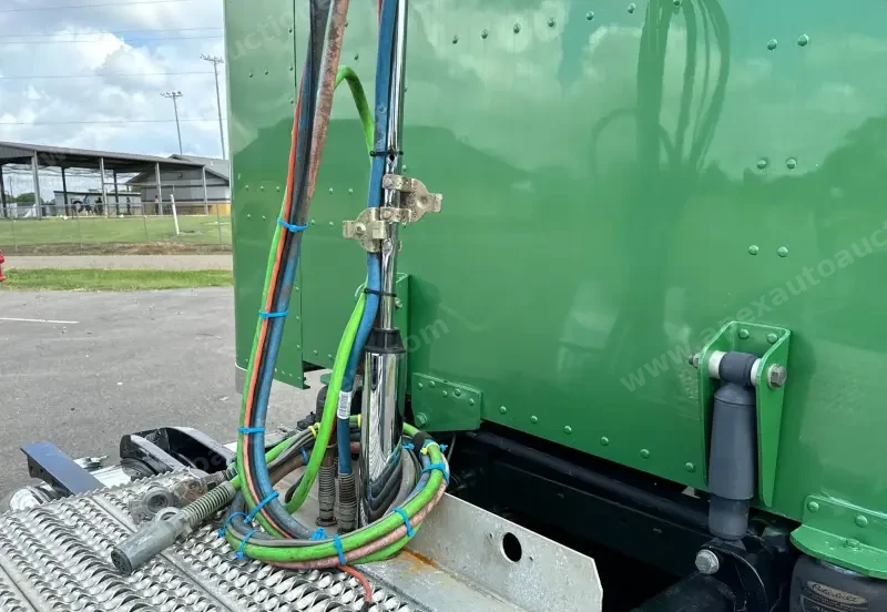2021 Peterbilt 389 photo 18