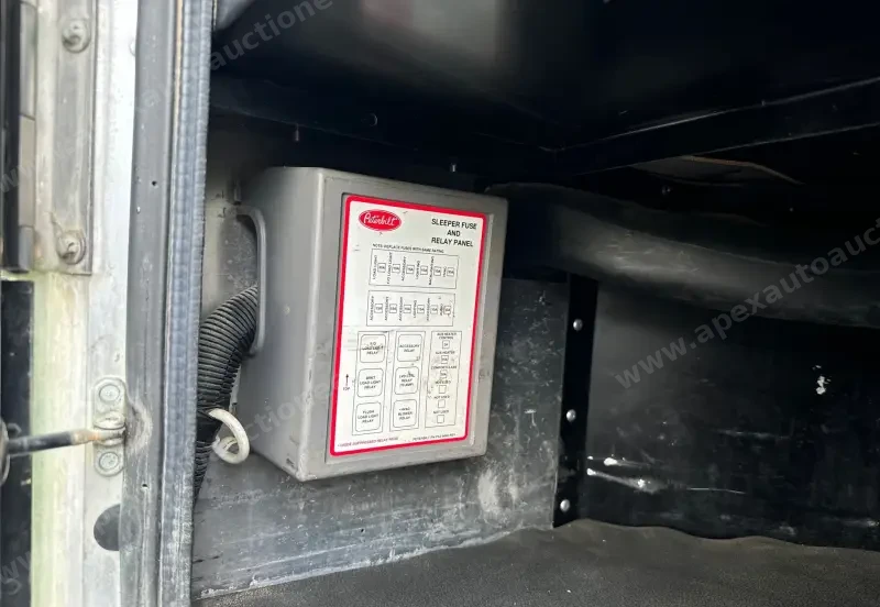 2021 Peterbilt 389 photo 42