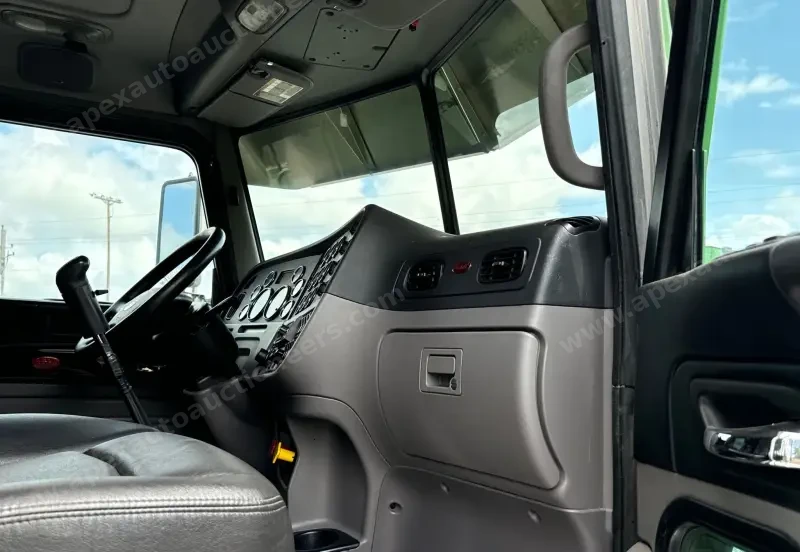 2021 Peterbilt 389 photo 59