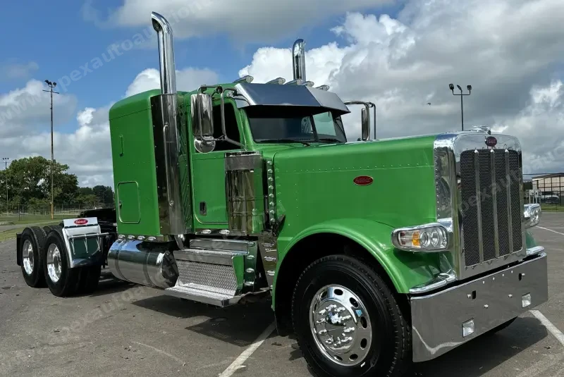 2021 Peterbilt 389 photo 3
