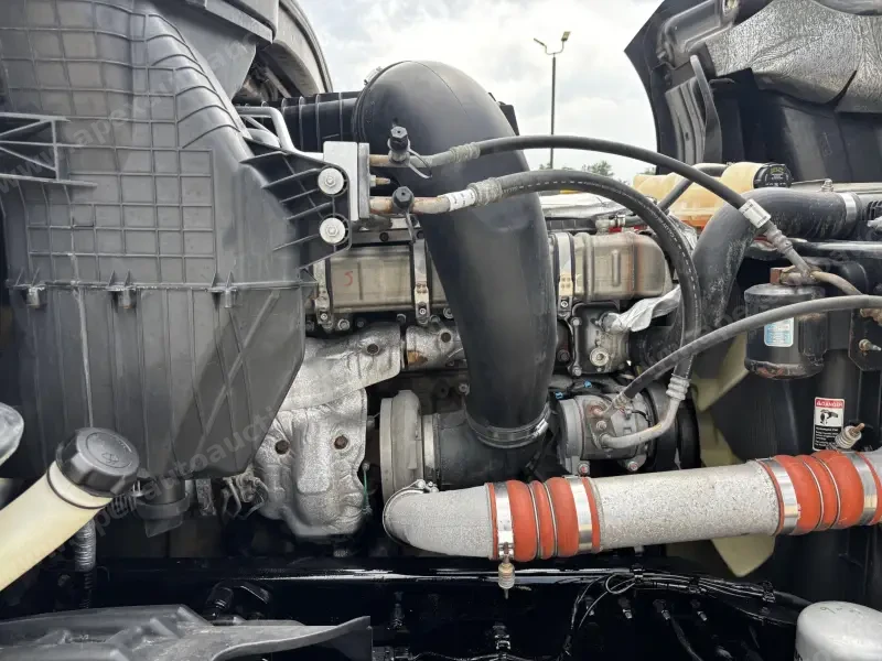 2021  Freightliner  CASCADIA 126 photo 17