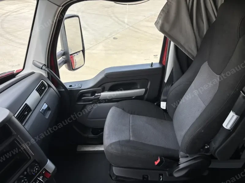 2022 Kenworth T680 Sleeper photo 11