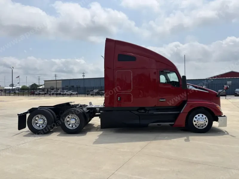 2022 Kenworth T680 Sleeper photo 19