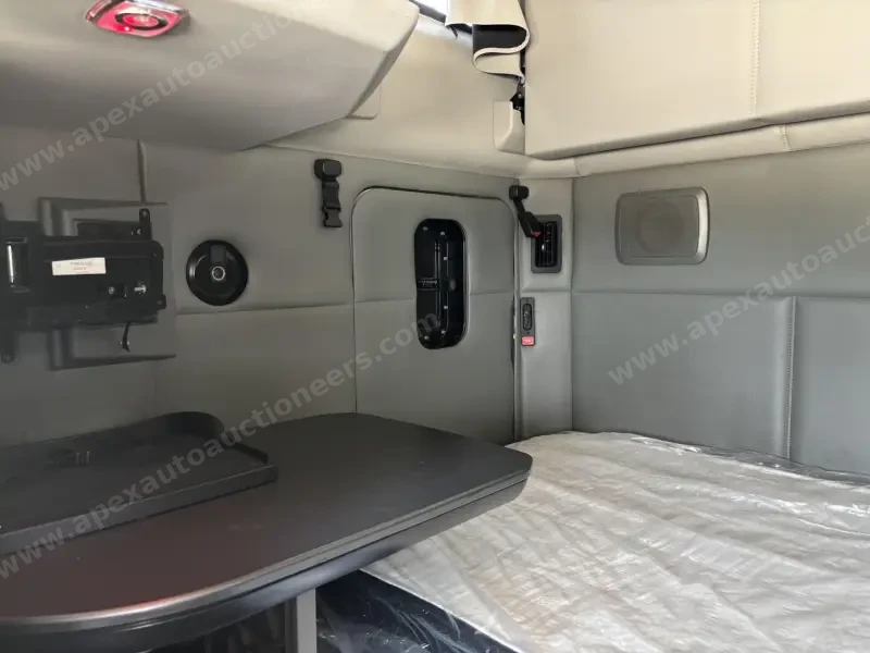 2022 Kenworth T680 Sleeper photo 9