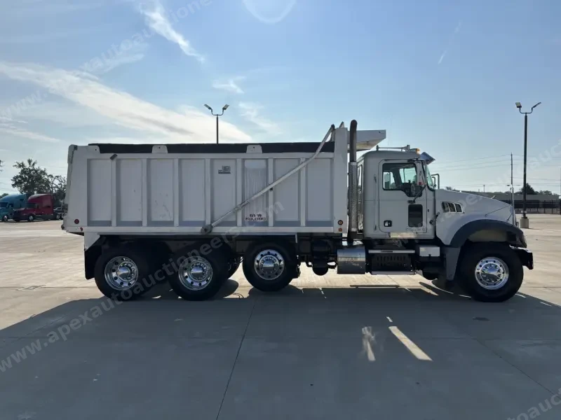2013 Mack Granite GU713 Dump Truck photo 5