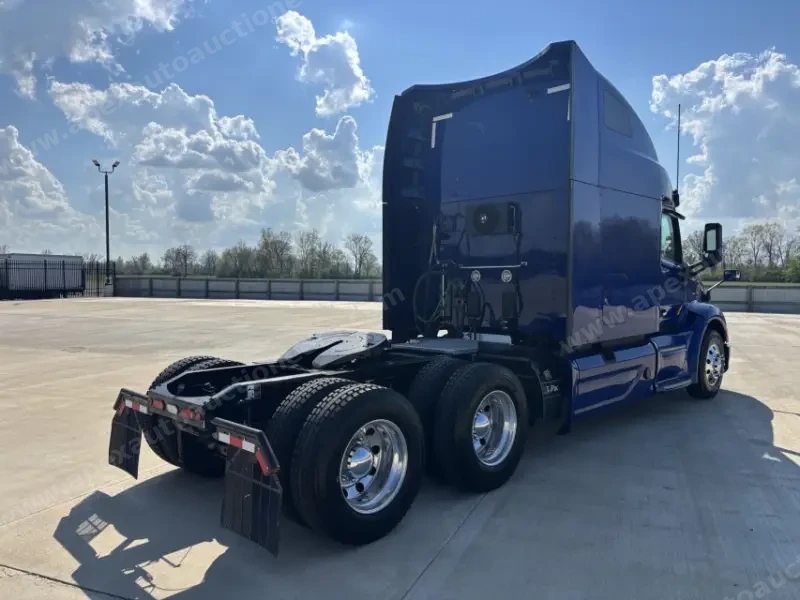 2022 Peterbilt 579 photo 4