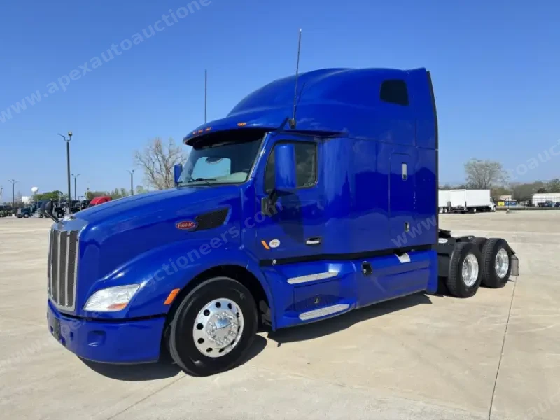 2022 Peterbilt 579 photo 1