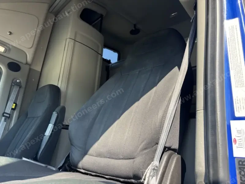 2022 Peterbilt 579 photo 14
