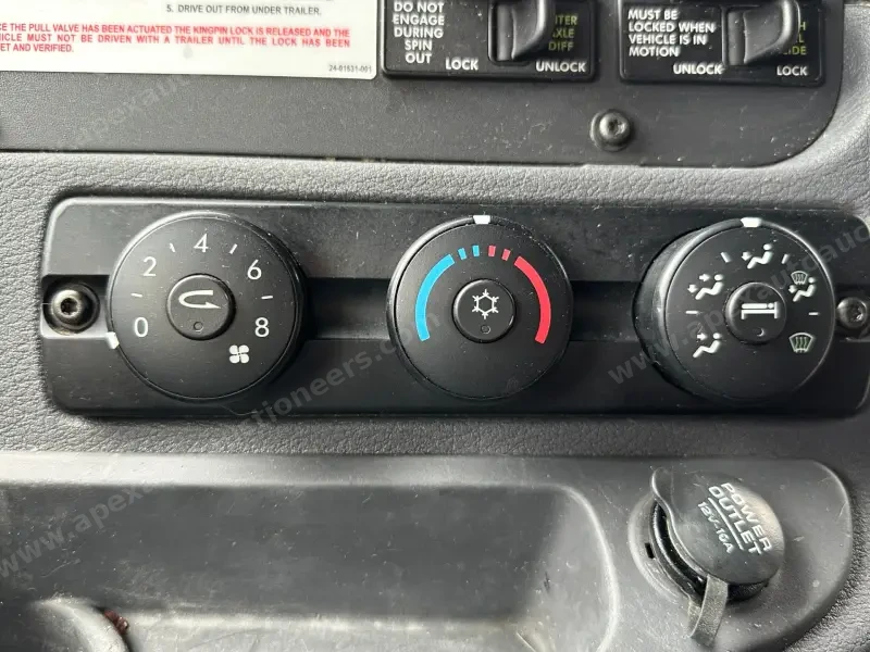 2018 Freightliner Cascadia 125 Evolution Sleeper photo 28