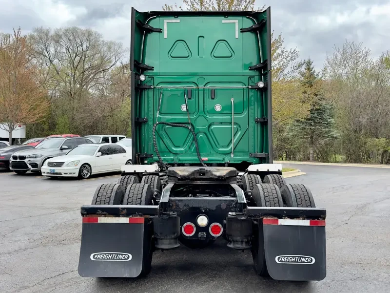 2018 Freightliner Cascadia 125 Evolution Sleeper photo 6