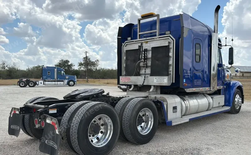 2020 Freightliner Coronado glider kit photo 5