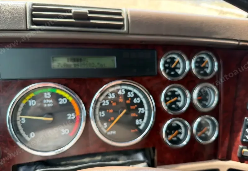 2020 Freightliner Coronado glider kit photo 40