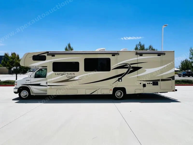 2014 Coachmen Leprechaun 319DS photo 7