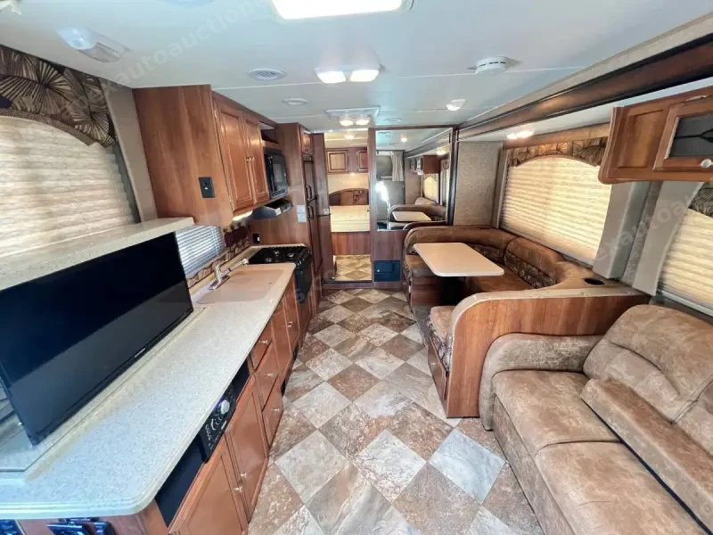 2014 Coachmen Leprechaun 319DS photo 20