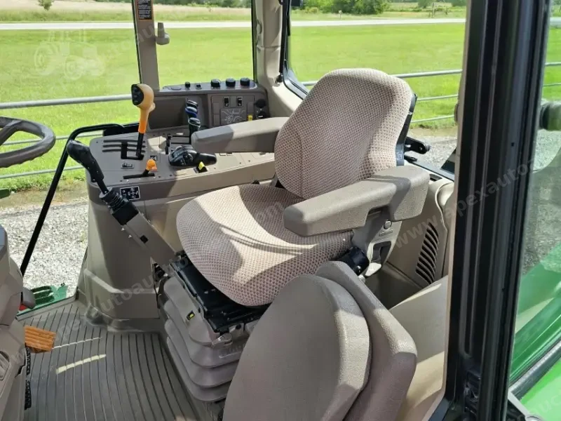2014 John Deere 6125M photo 28