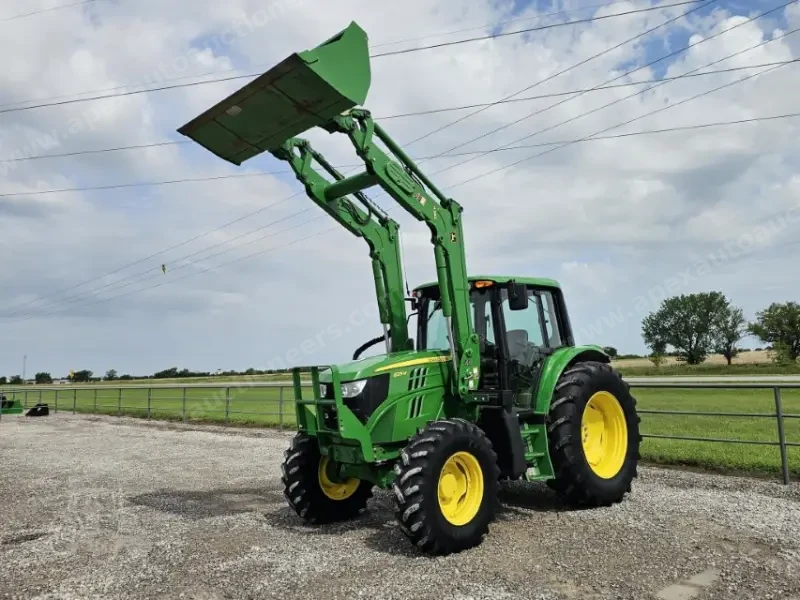 2014 John Deere 6125M photo 33