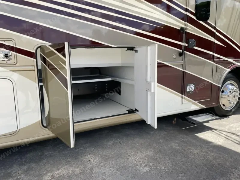 2016 Thor Motor Coach Palazzo 36.2 photo 29