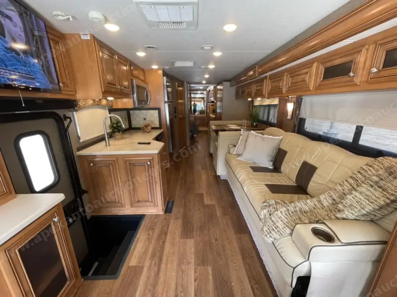 2016 Thor Motor Coach Palazzo 36.2 photo 26