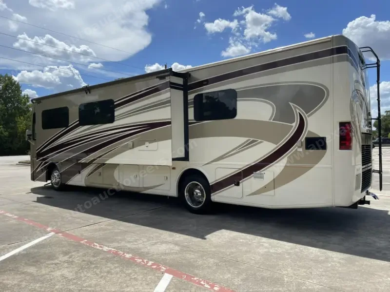 2016 Thor Motor Coach Palazzo 36.2 photo 25
