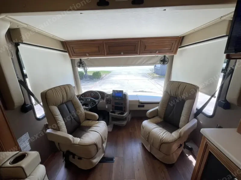 2016 Thor Motor Coach Palazzo 36.2 photo 54