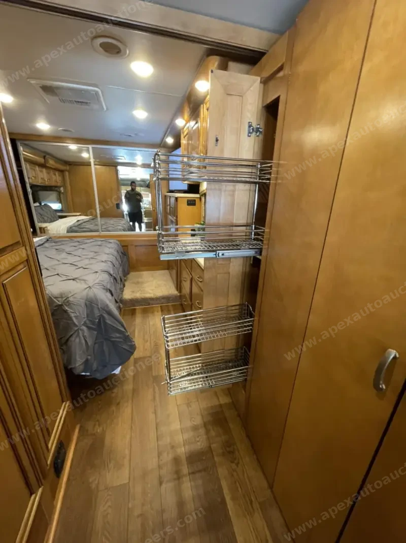 2016 Thor Motor Coach Palazzo 36.2 photo 13