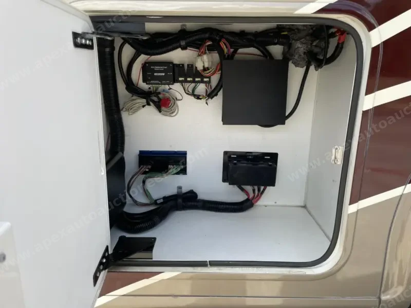 2016 Thor Motor Coach Palazzo 36.2 photo 15