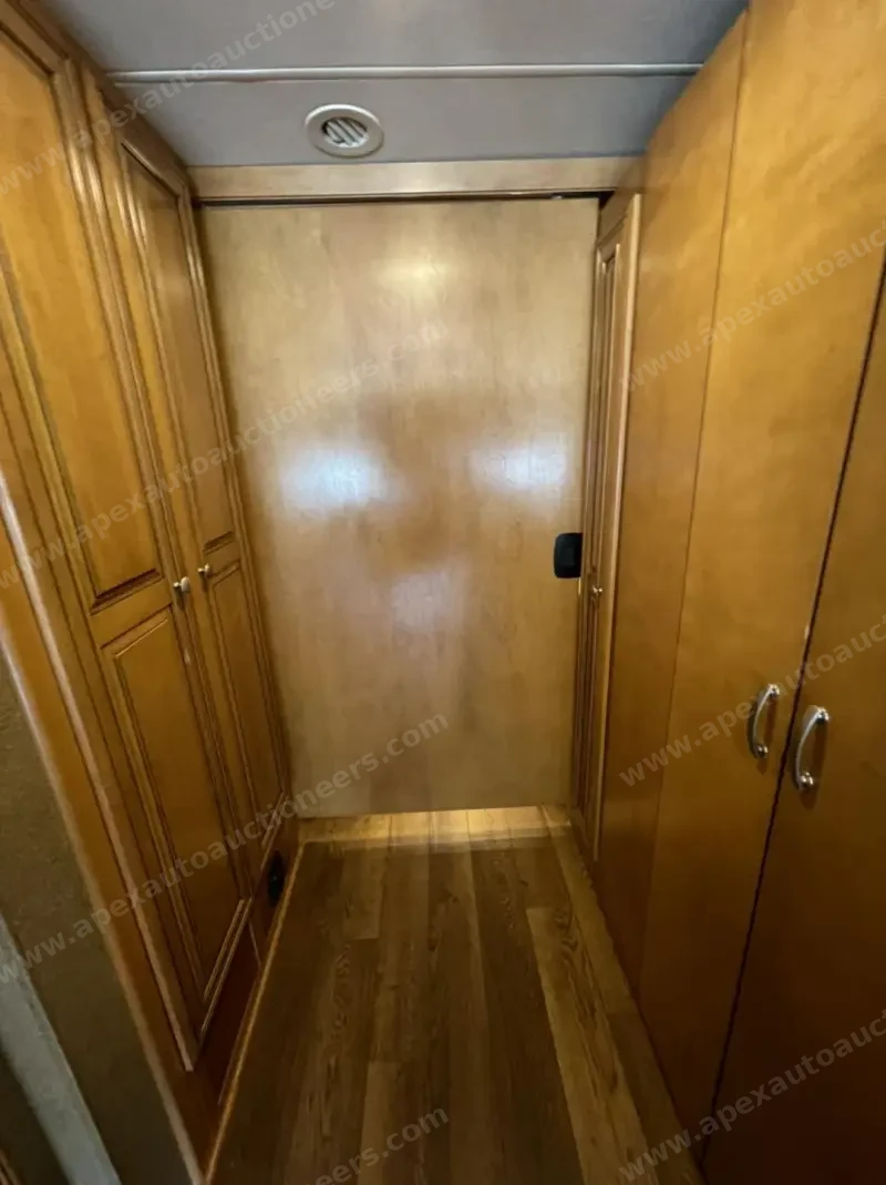 2016 Thor Motor Coach Palazzo 36.2 photo 40