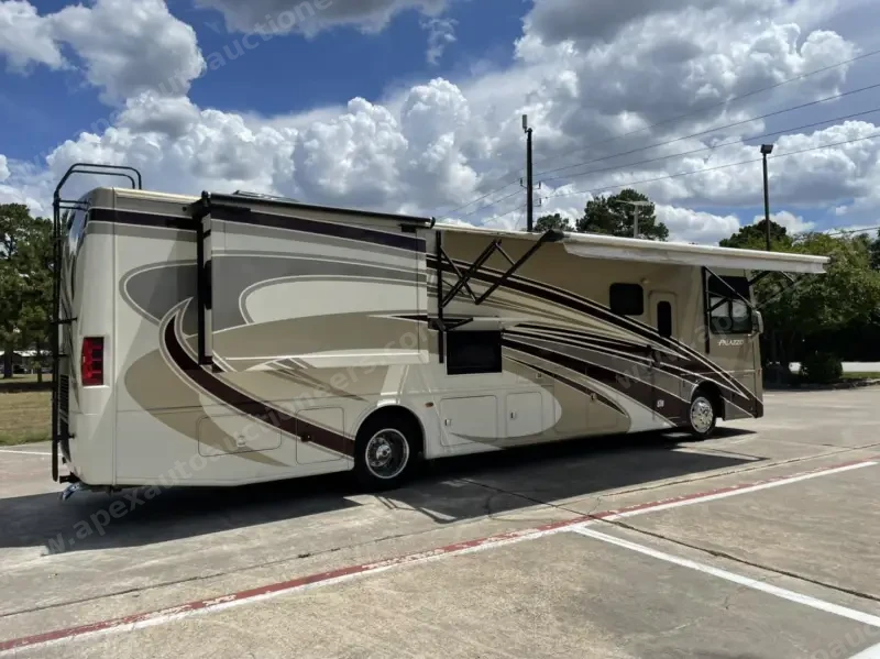 2016 Thor Motor Coach Palazzo 36.2 photo 50
