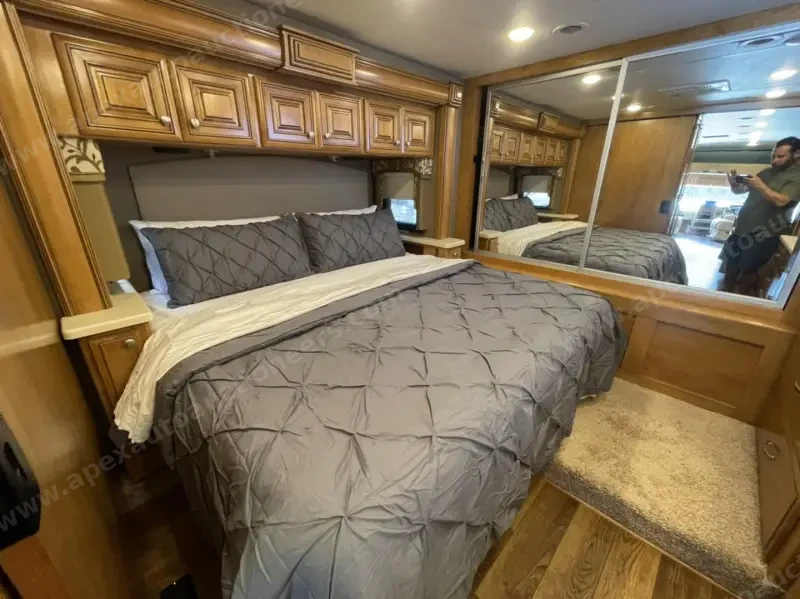 2016 Thor Motor Coach Palazzo 36.2 photo 34