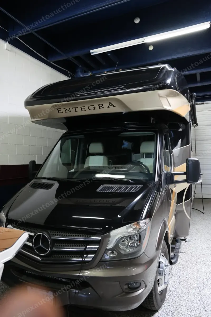 2019 Entegra Qwest 24L photo 39