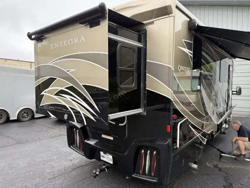 2019 Entegra Qwest 24K photo 19
