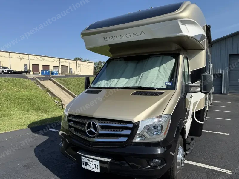 2019 Entegra Qwest 24K photo 11