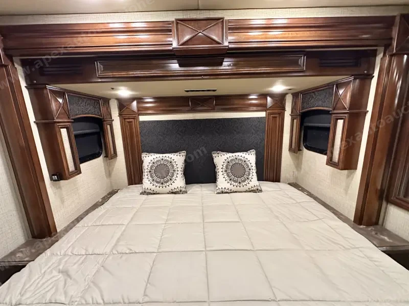 2015 American Revolution LE 42T Motorcoach photo 174
