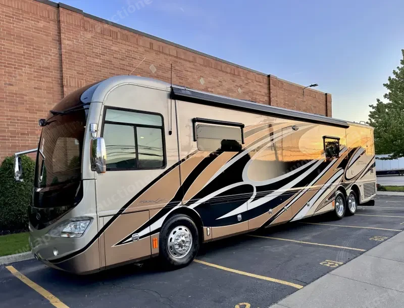 2015 American Revolution LE 42T Motorcoach photo 2