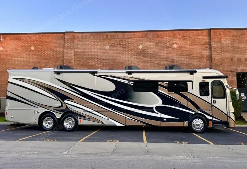 2015 American Revolution LE 42T Motorcoach photo 9