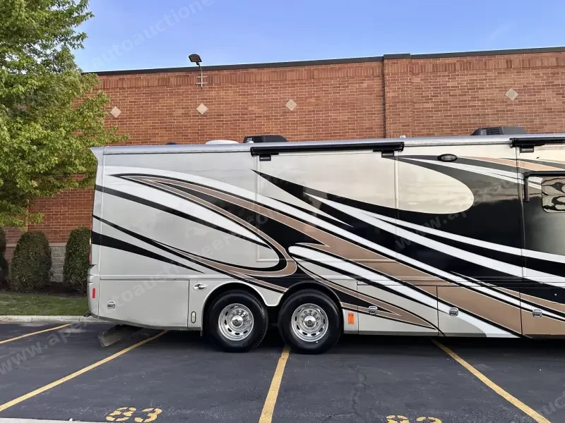 2015 American Revolution LE 42T Motorcoach photo 37