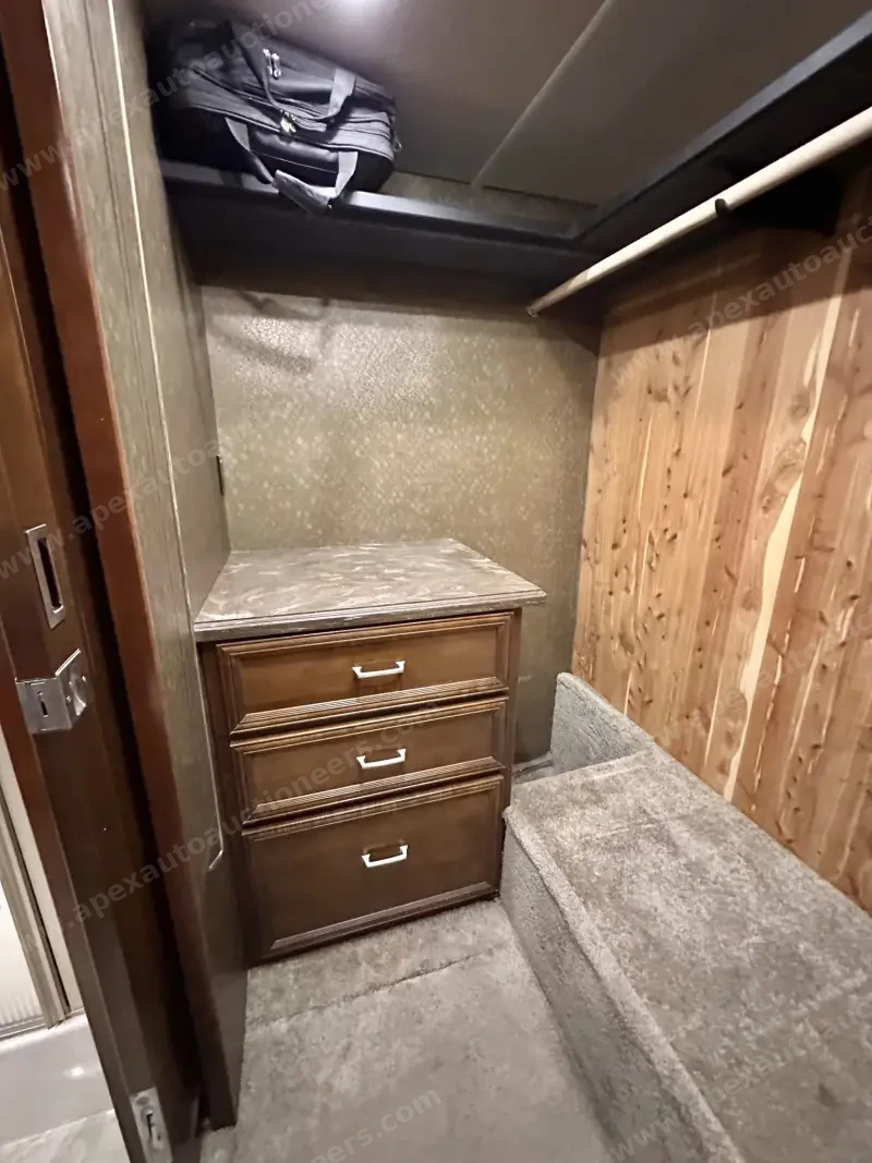 2015 American Revolution LE 42T Motorcoach photo 188