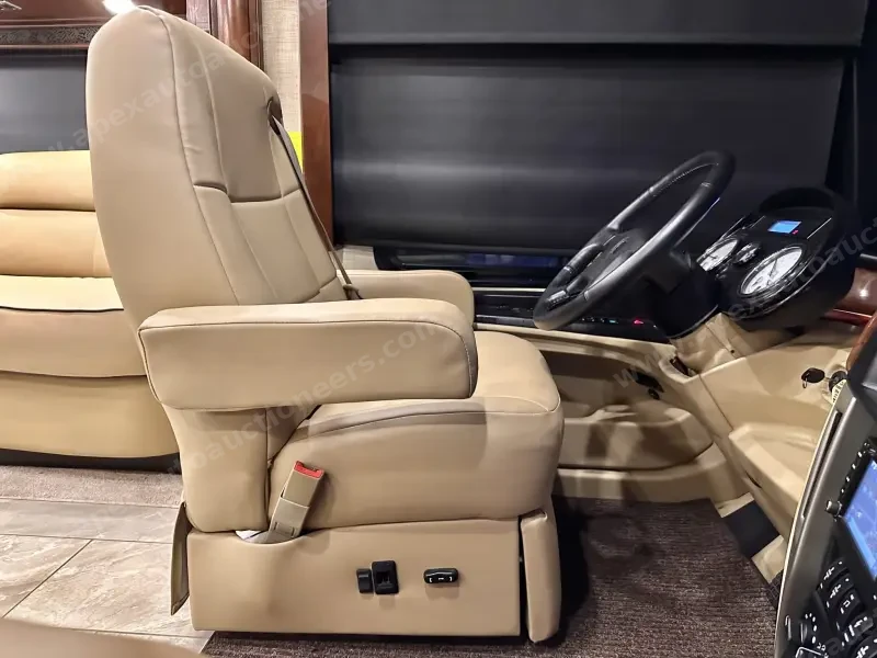 2015 American Revolution LE 42T Motorcoach photo 107