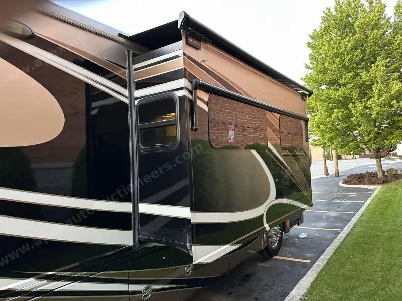 2015 American Revolution LE 42T Motorcoach photo 35