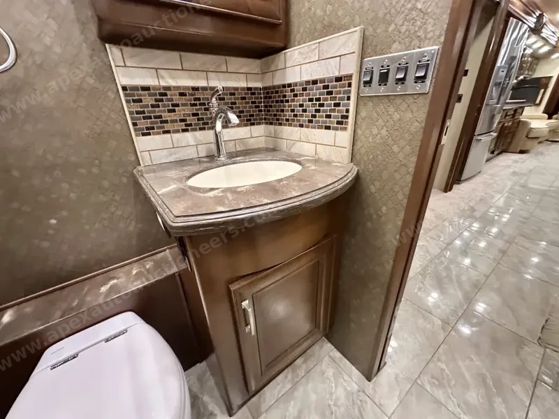 2015 American Revolution LE 42T Motorcoach photo 181
