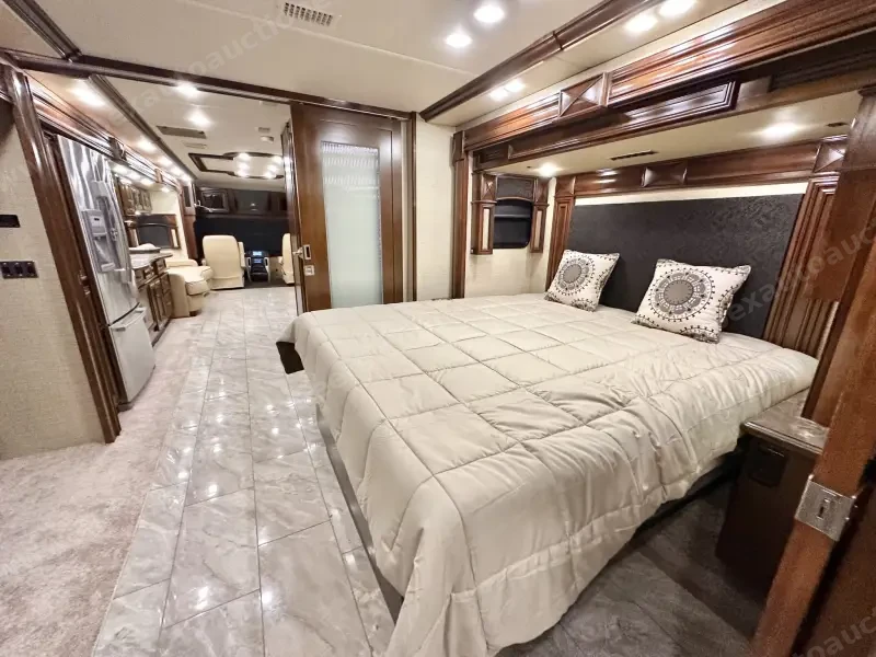 2015 American Revolution LE 42T Motorcoach photo 172