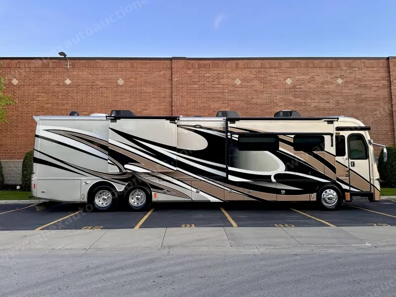 2015 American Revolution LE 42T Motorcoach photo 24
