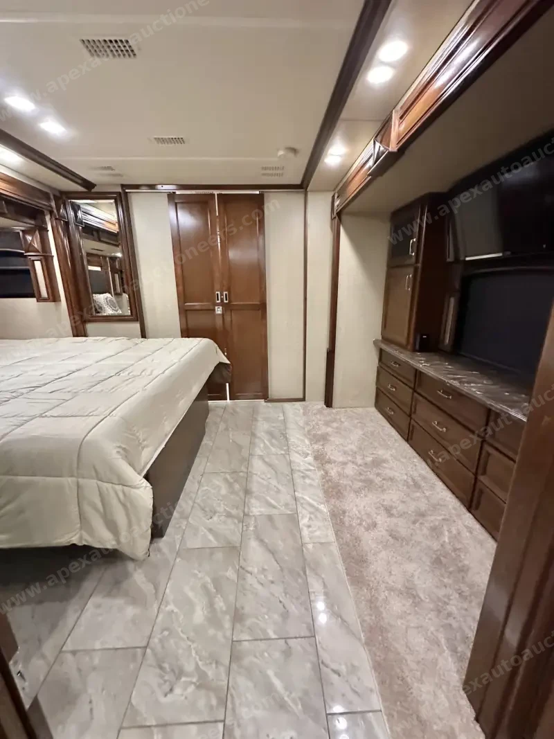 2015 American Revolution LE 42T Motorcoach photo 177