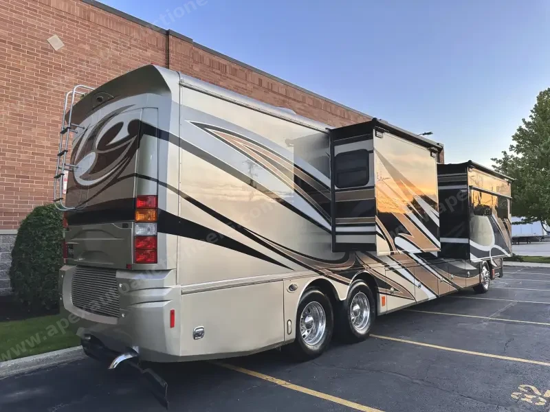 2015 American Revolution LE 42T Motorcoach photo 27