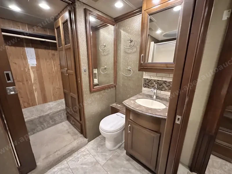 2015 American Revolution LE 42T Motorcoach photo 179