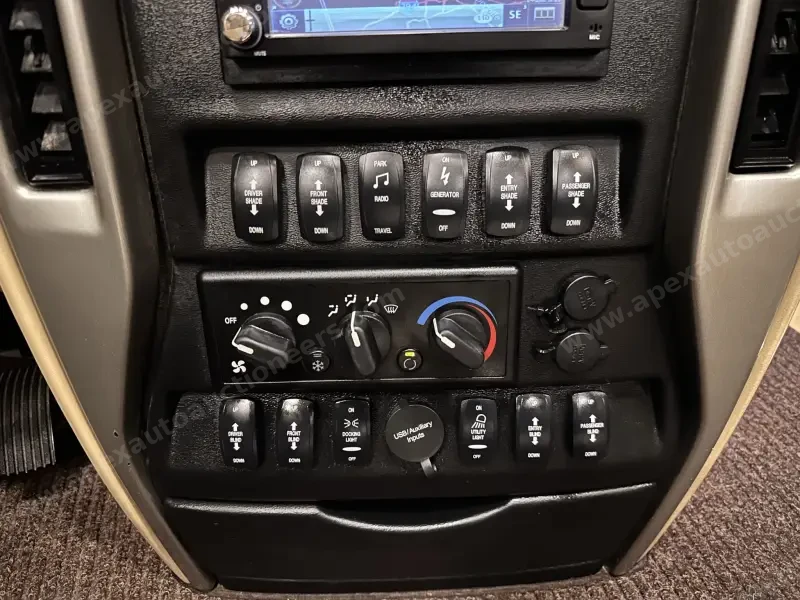 2015 American Revolution LE 42T Motorcoach photo 114