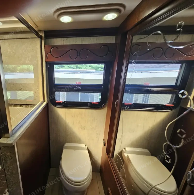 2011 American Coach Heritage 45B photo 84