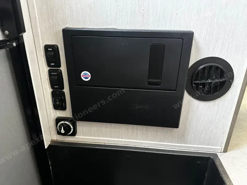 2021 Coachmen Freelander 27QB photo 54